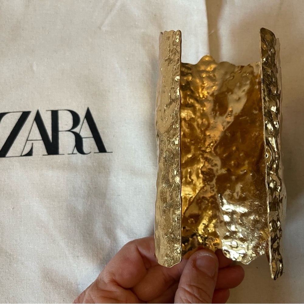 Zara Gold and Cream Oyster Cuff bracelet. Heavy and well made. - Picture 3 of 4